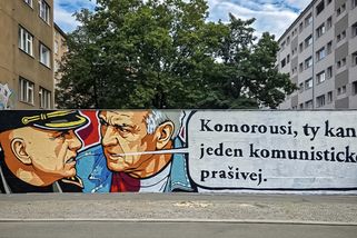 Ultras Slavie namalovali nechtěného expolicistu ze svého klubu. Tvrdík reagoval